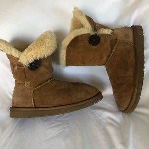 🥾Bailey Button Ugg Boots Size 5